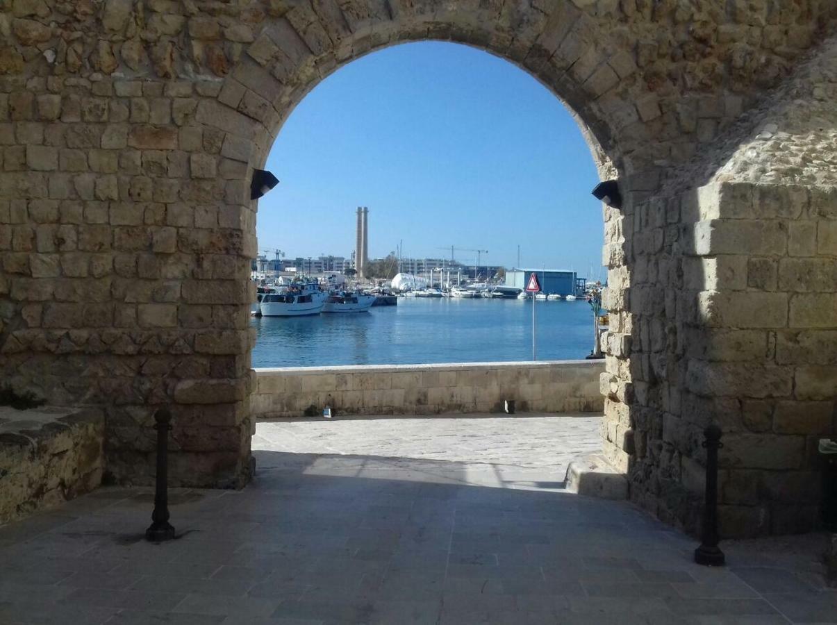 Casa Vacanze Antiche Mura E Poi Monopoli Bagian luar foto