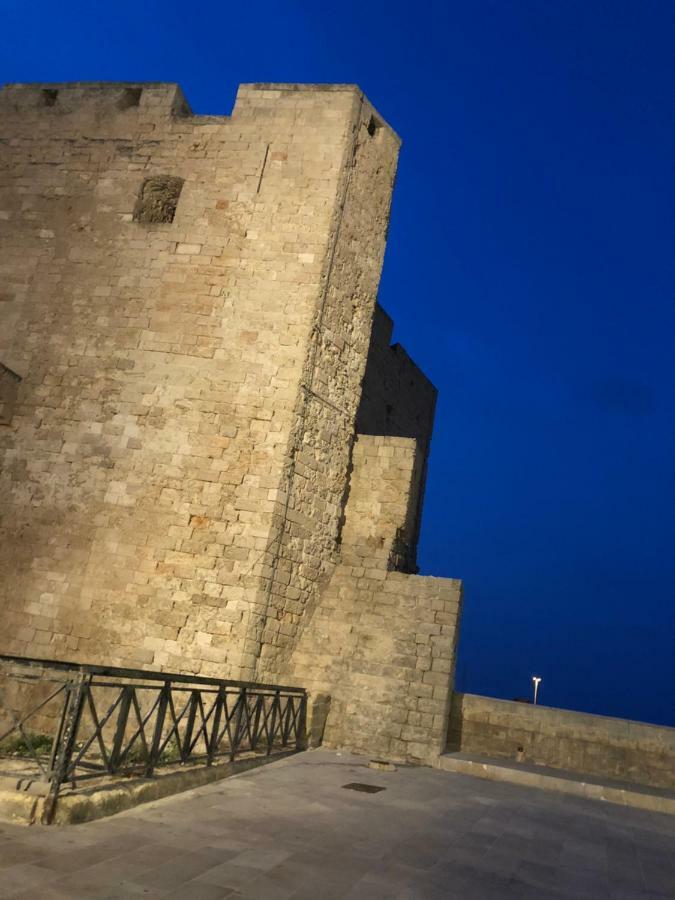 Casa Vacanze Antiche Mura E Poi Monopoli Bagian luar foto